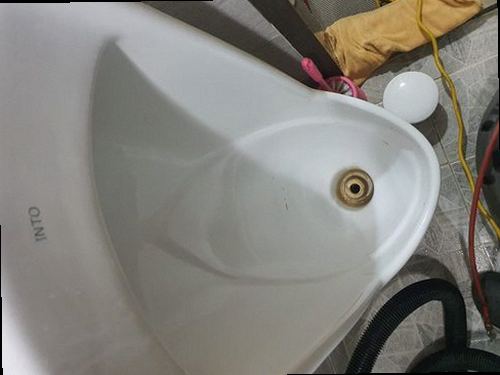 원미구 소사동 하수구막힘 배관 세척 후 물 흐름을 확인하는 과정
